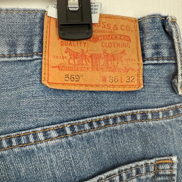 Levi's 569 Loose Straight Fit Men's Jeans Size 36x32 Medium Wash Denim Pants - Picture 6 of 6